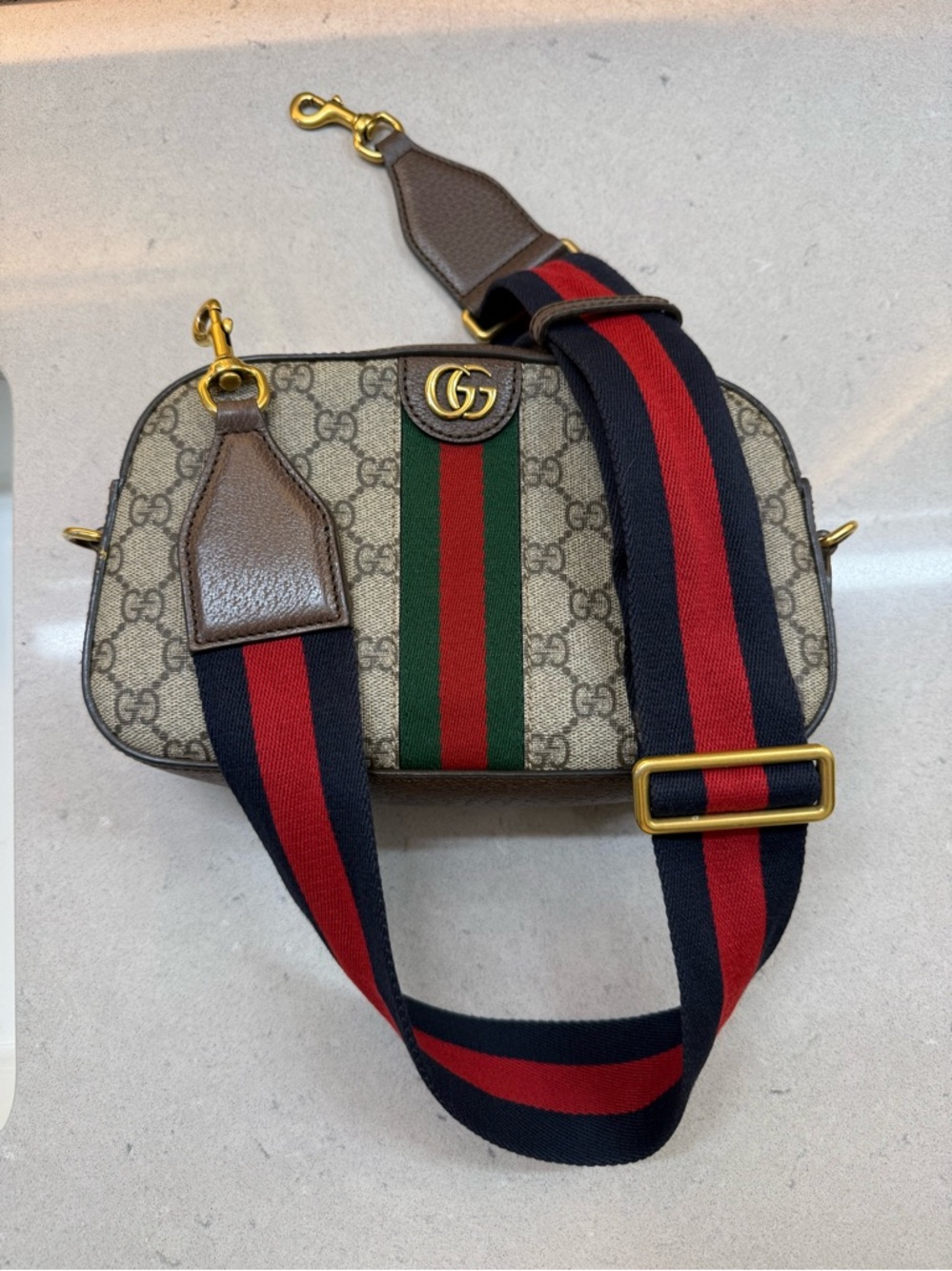 Gucci Beige GG Supreme Canvas Shoulder Bag with Green and Red Web - Picture 2 of 9